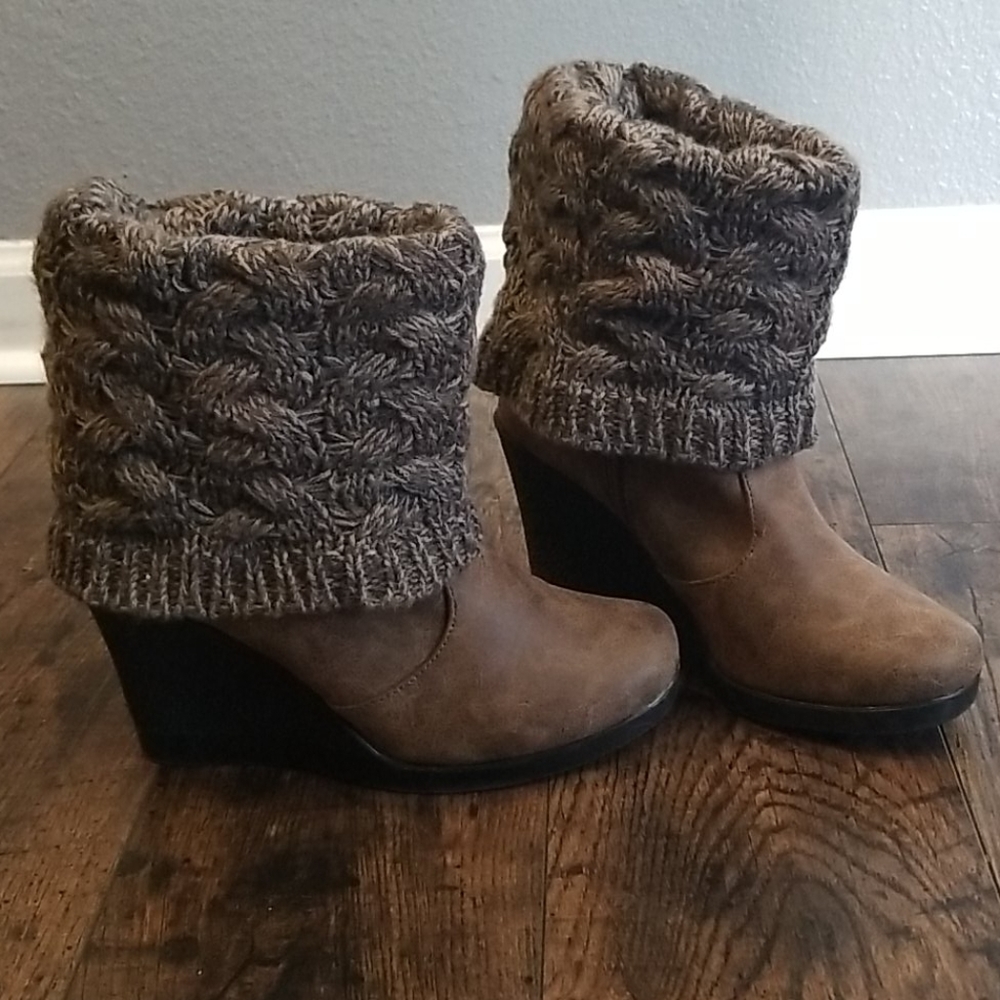 New wedge boots Mukluks